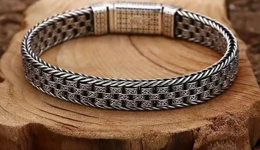 Close-up of BALI Bracelet’s eternal vine motif on clasp, showcasing silver and copper detailing