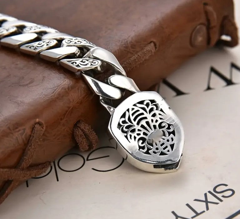 MEDICI Chain Bracelet close-up showing rugged interwoven links and premium metal finish with historical edge