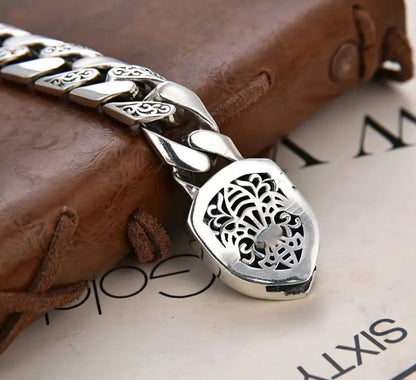 MEDICI Chain Bracelet close-up showing rugged interwoven links and premium metal finish with historical edge