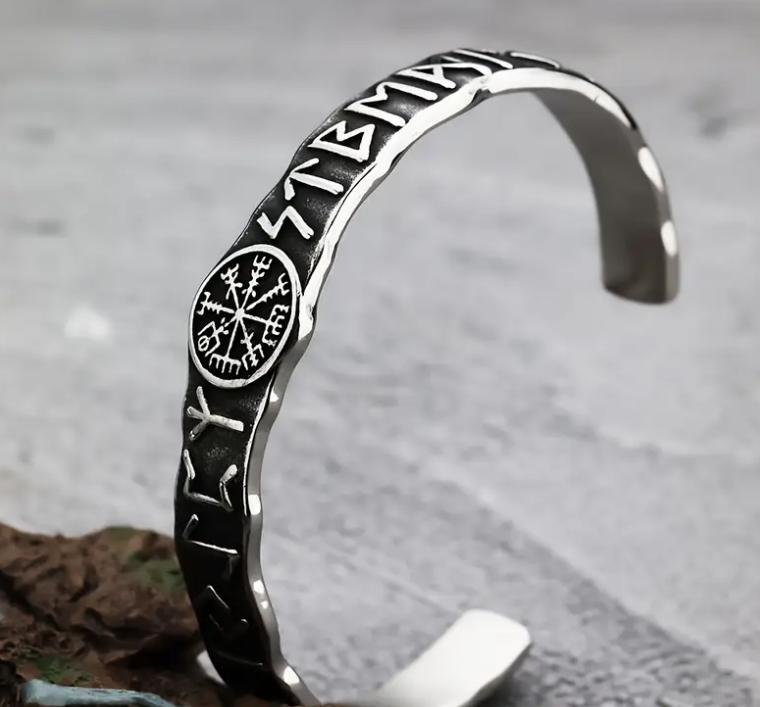 VEGVÍSIR Rune Compass Cuff – Titanium Steel Bracelet with Norse Symbolism